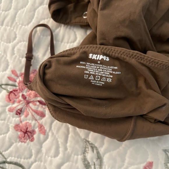 Skims fits everybody cami bodysuit - Picture 4 of 4